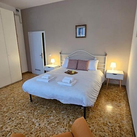 Monticelli Apt - 6 Posti Letto Firenze Bagian luar foto